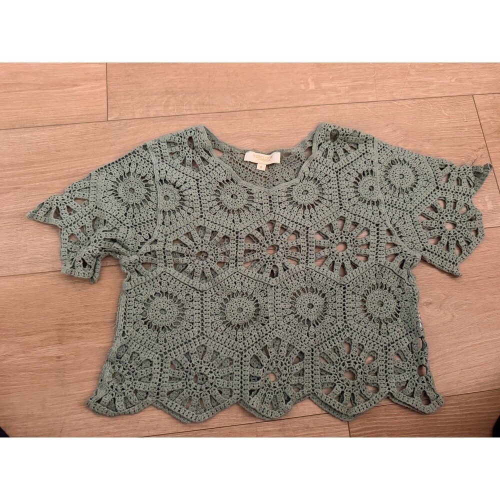 Rebellion Women Sage Green Crochet Blouse Size Small Short Sleeve Open Knit